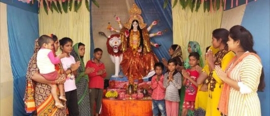 मूर्ति विसर्जन के साथ मां दुर्गा का 10 दिवसीय पर्व दशहरा हर्षोल्लास पूर्ण वातावरण में हुआ संपन्न दुर्गापूजा को लेकर लोगों में दिखा गजब का उत्साह, आकर्षक मेला का हुआ आयोजन